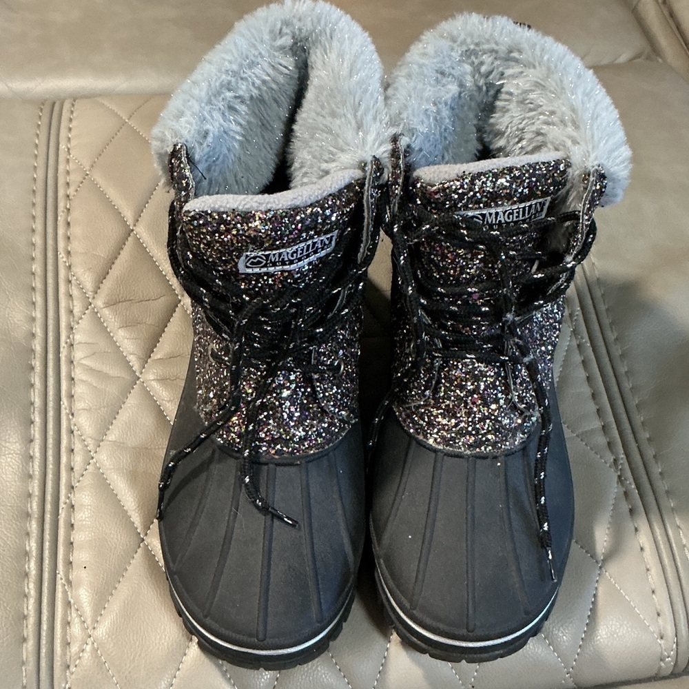 Magellan Outdoors Black Glitter Winter Boots with Gray Faux Fur